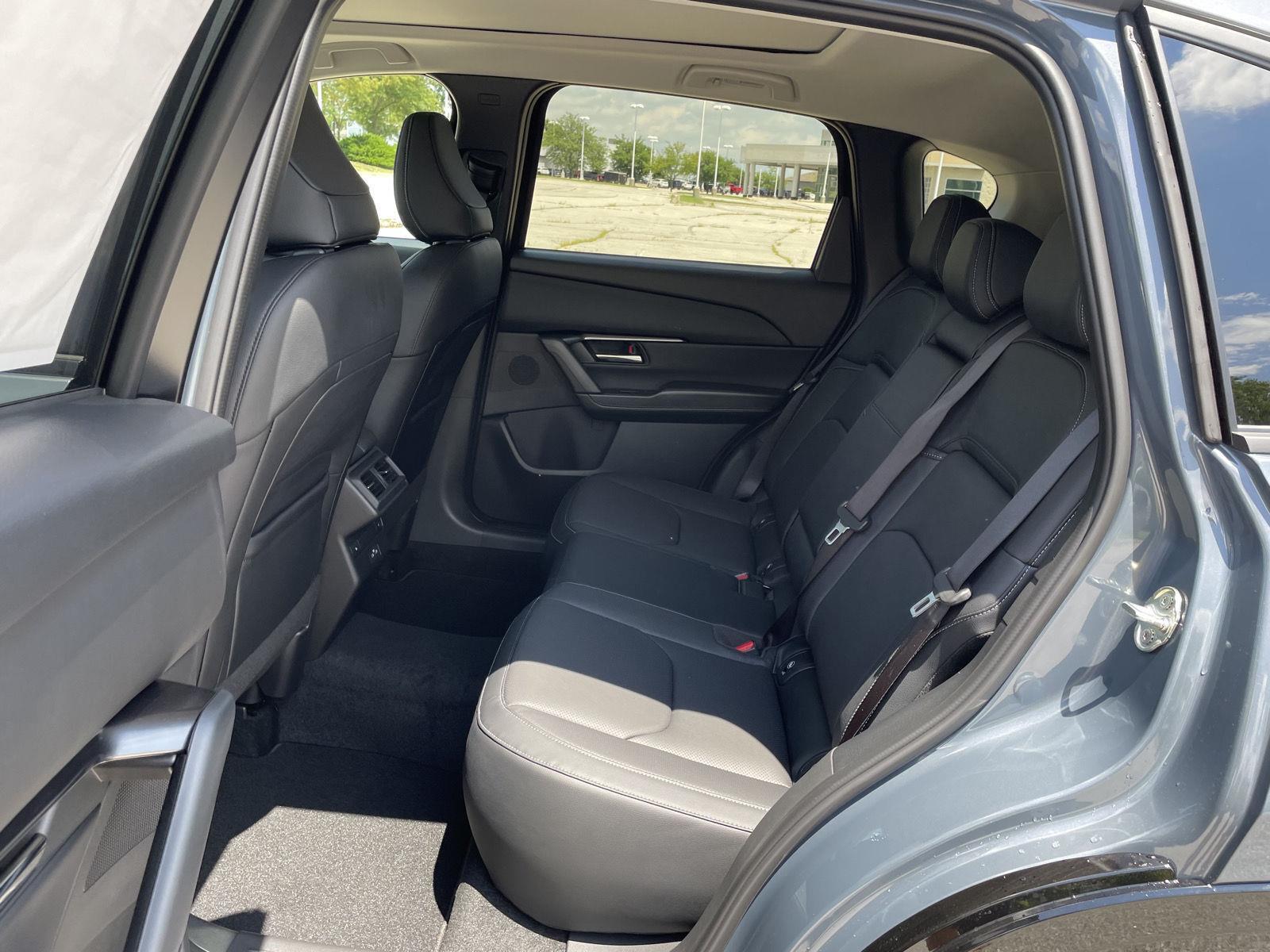 Vehicle photo 19