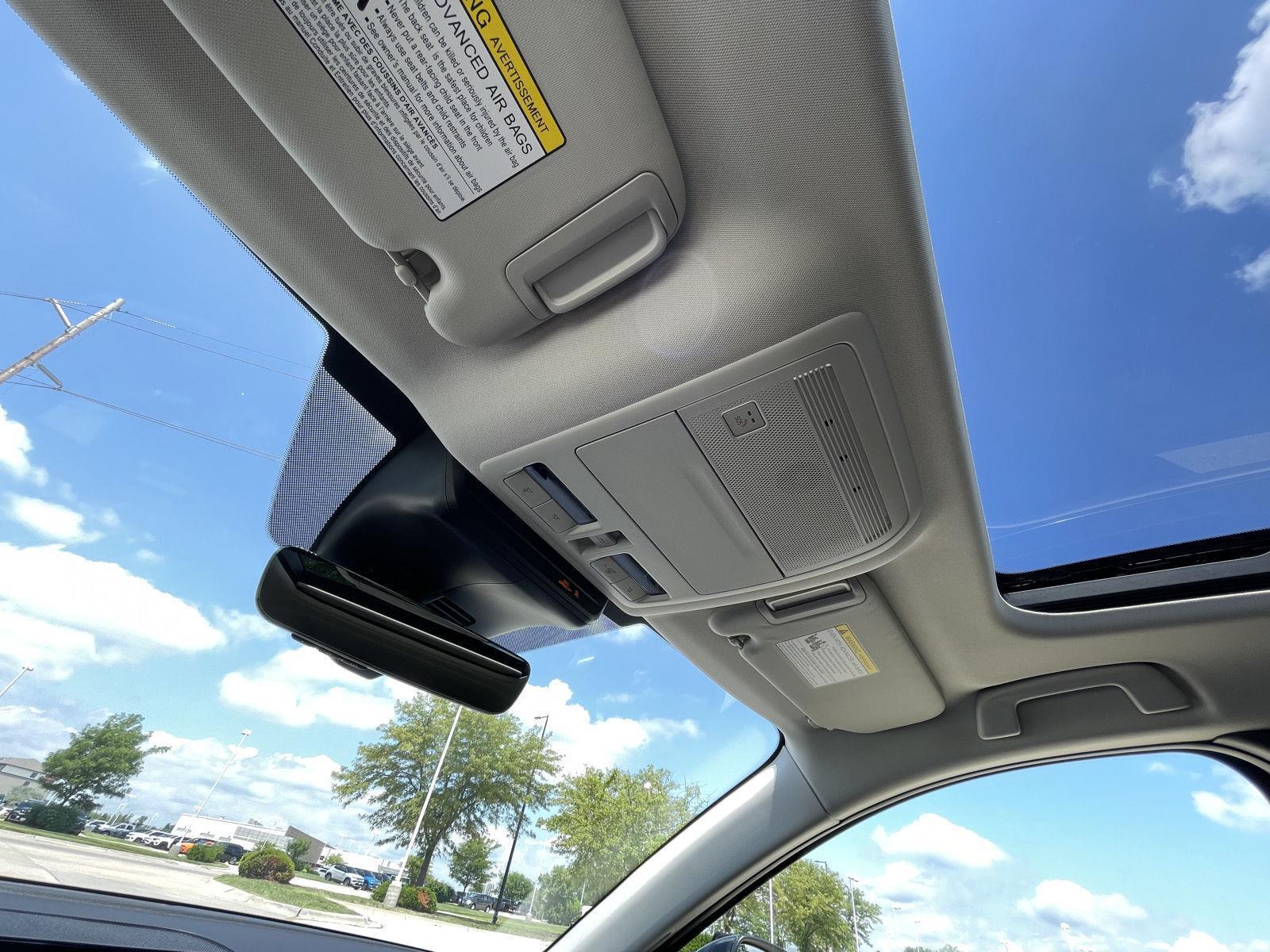 Vehicle photo 21