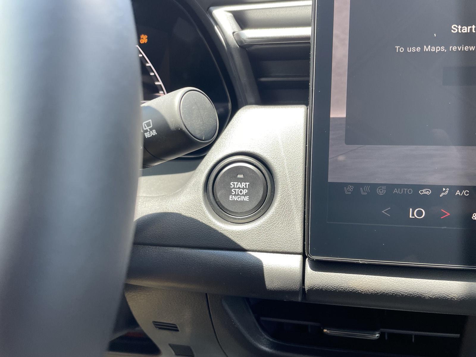 Vehicle photo 25