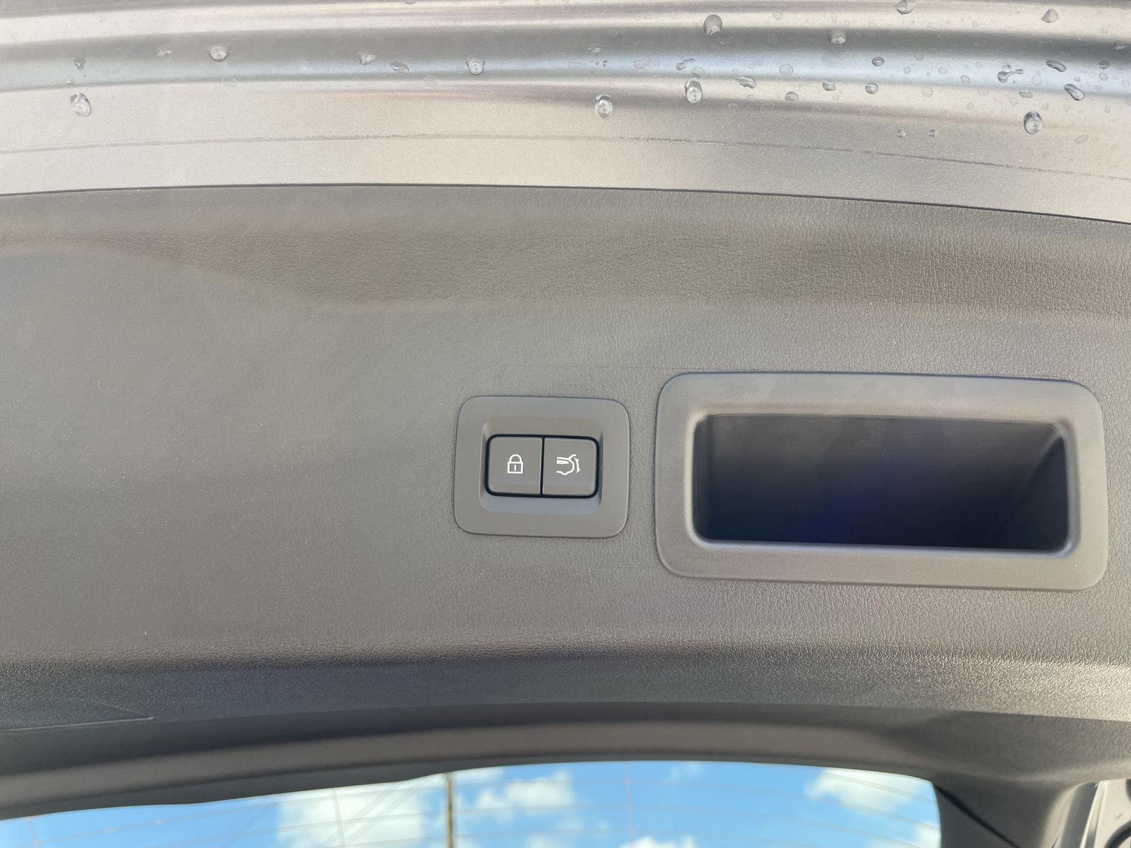Vehicle photo 35