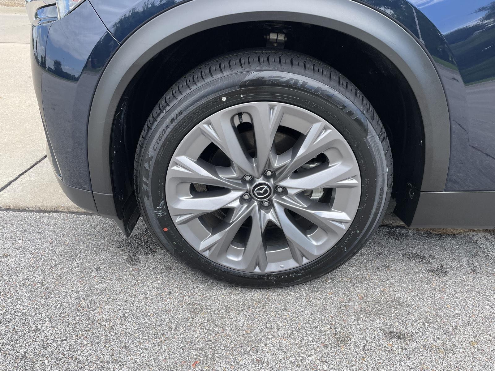 Vehicle photo 10