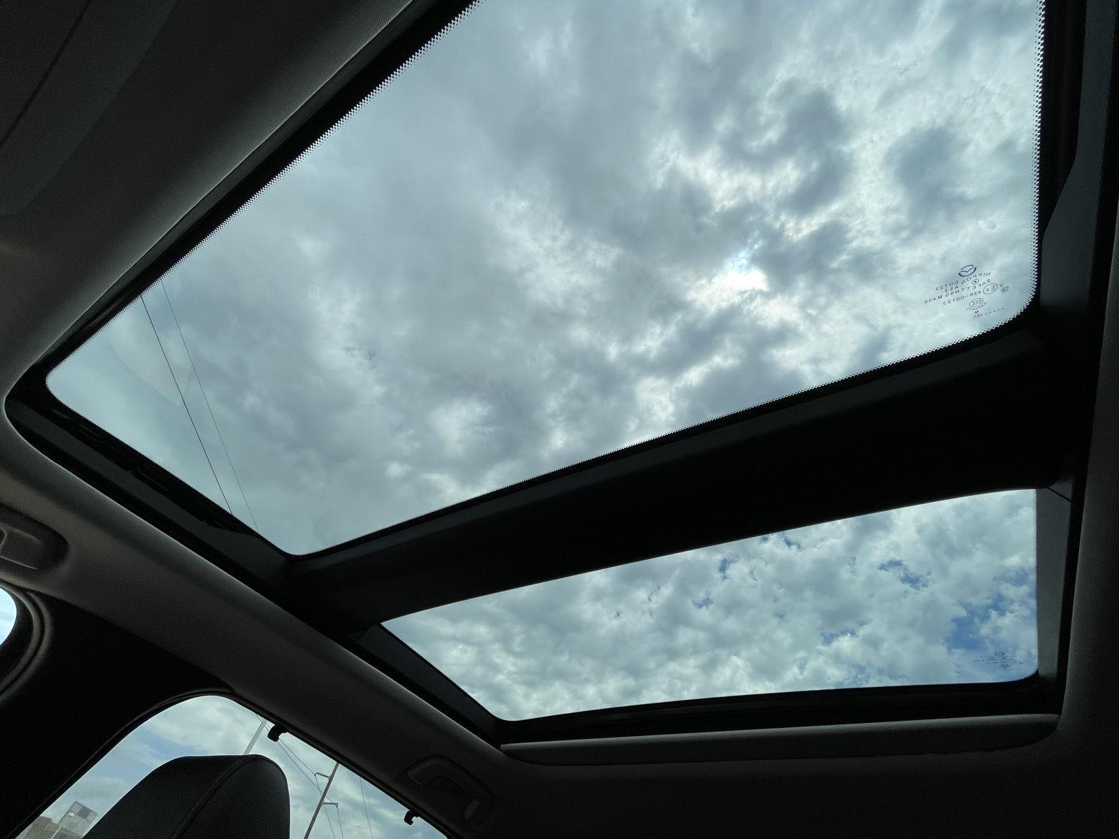 Vehicle photo 23