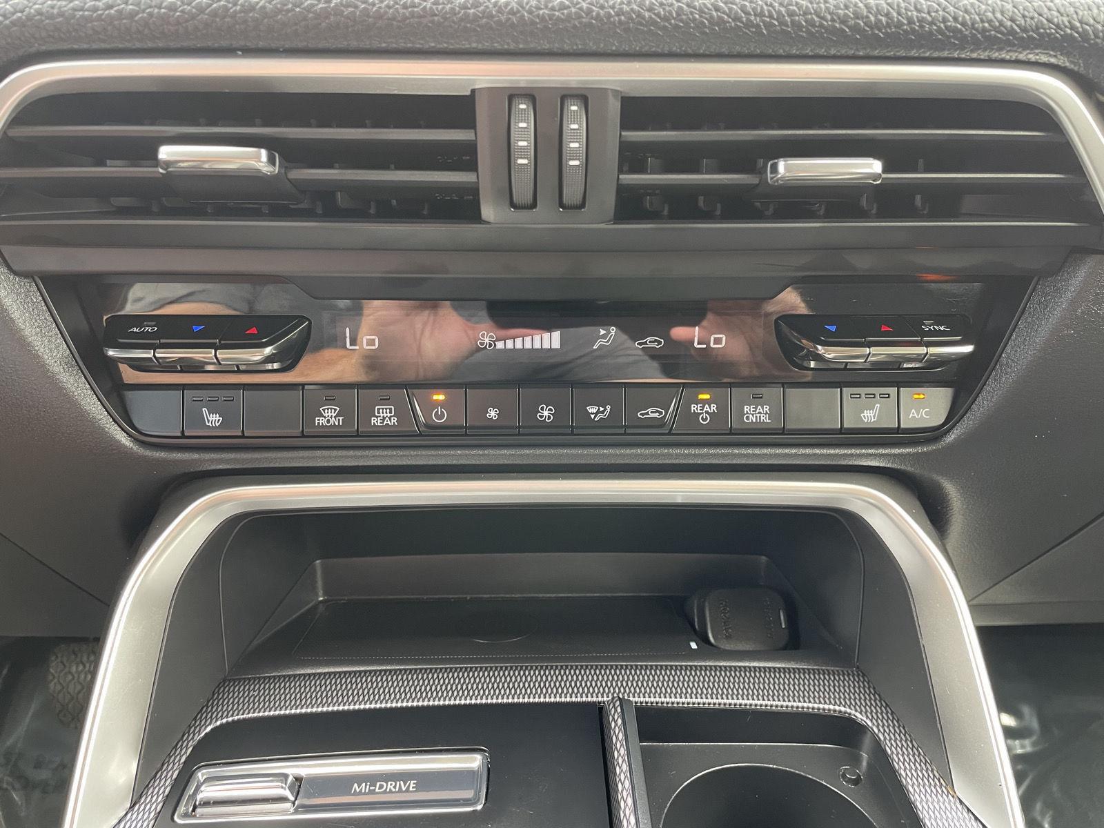 Vehicle photo 28