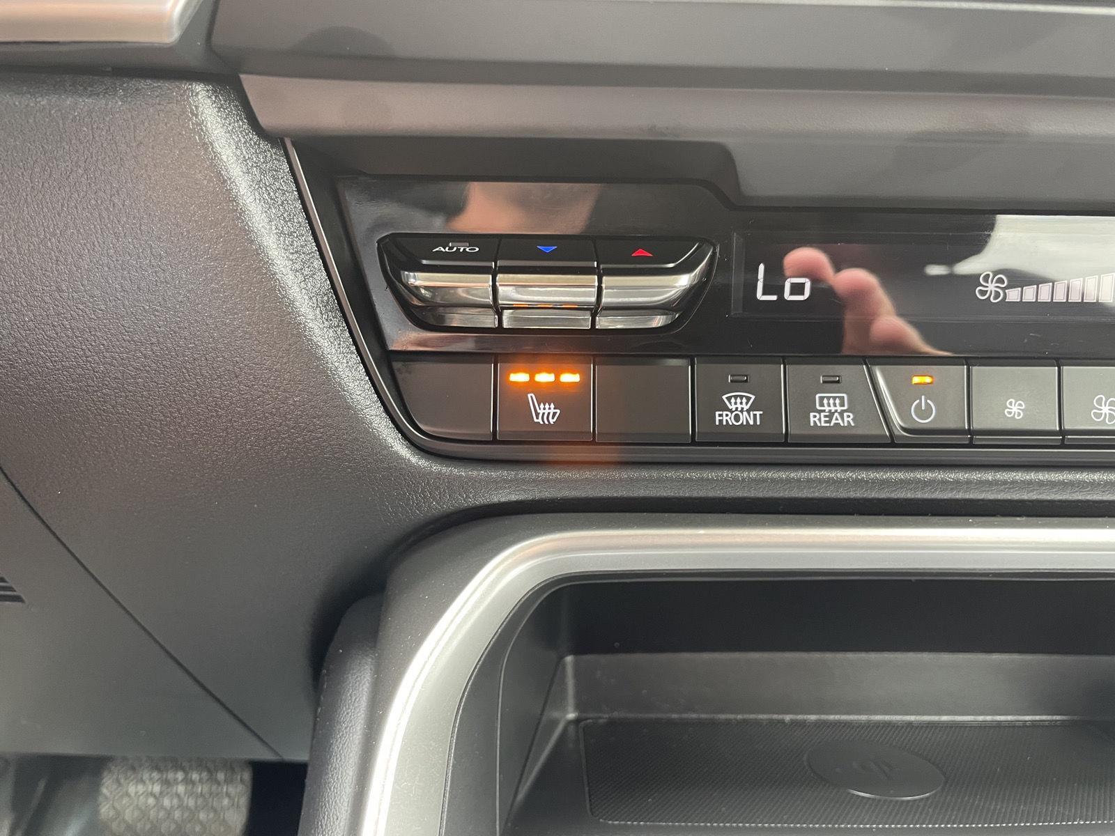 Vehicle photo 29