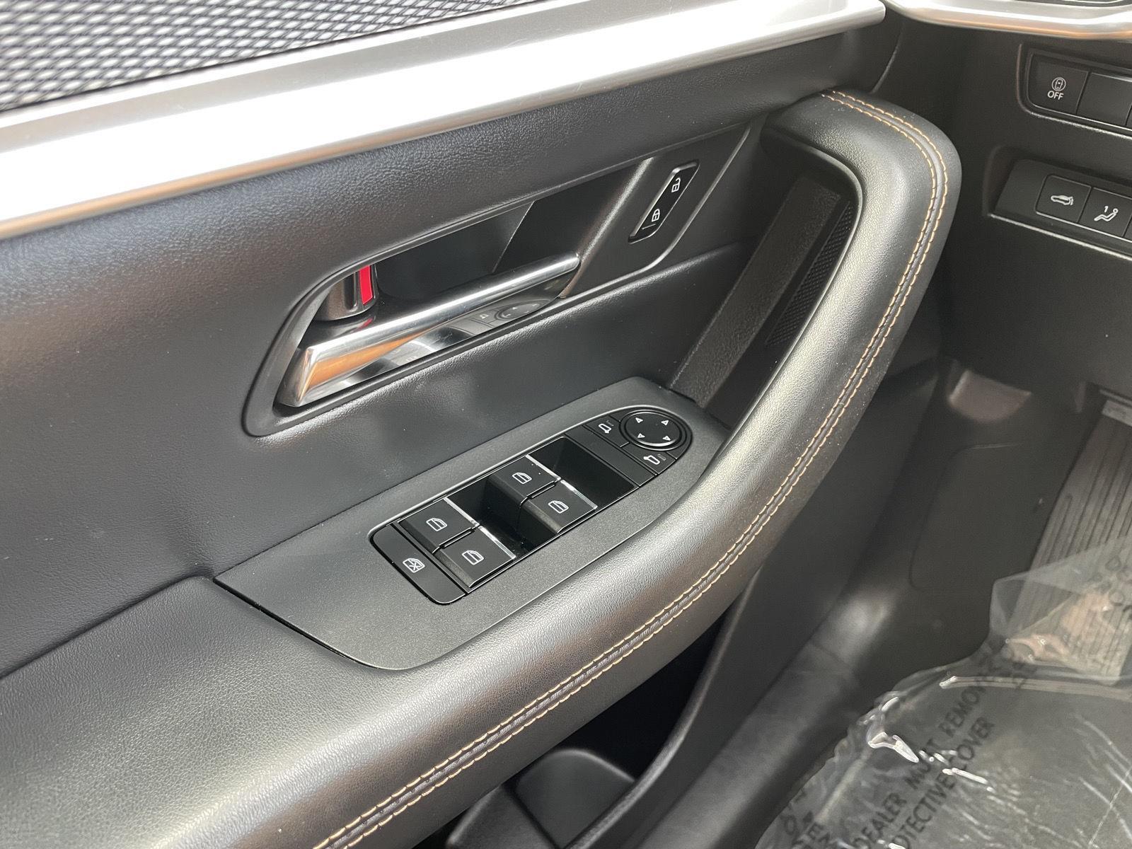 Vehicle photo 31