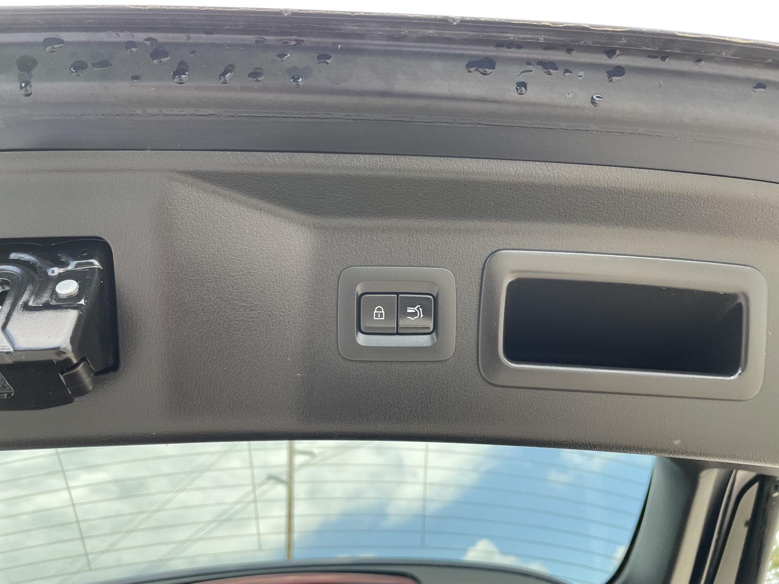 Vehicle photo 38