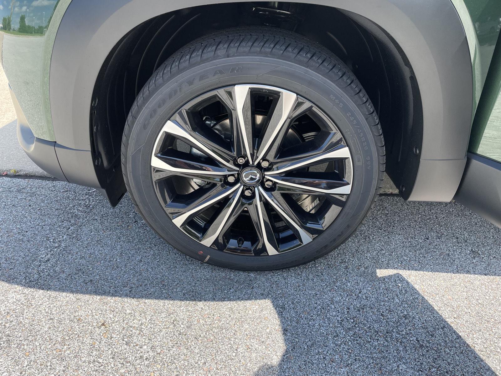 Vehicle photo 10