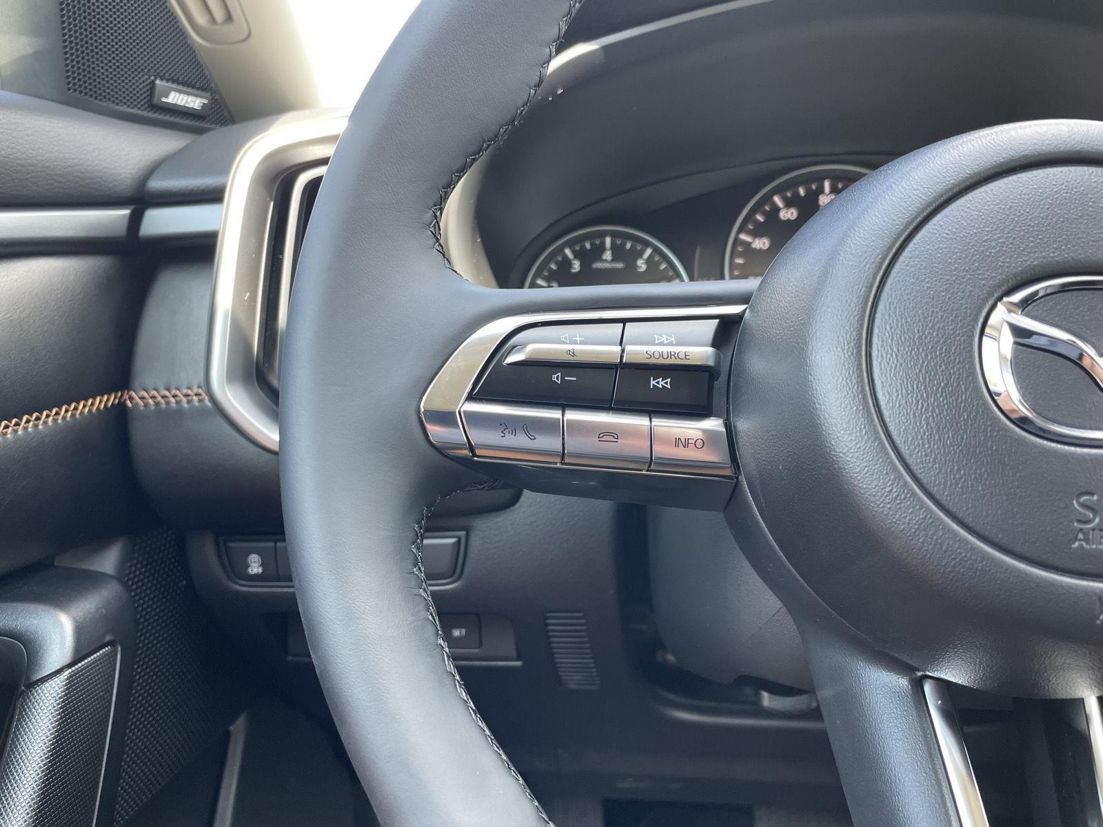 Vehicle photo 12