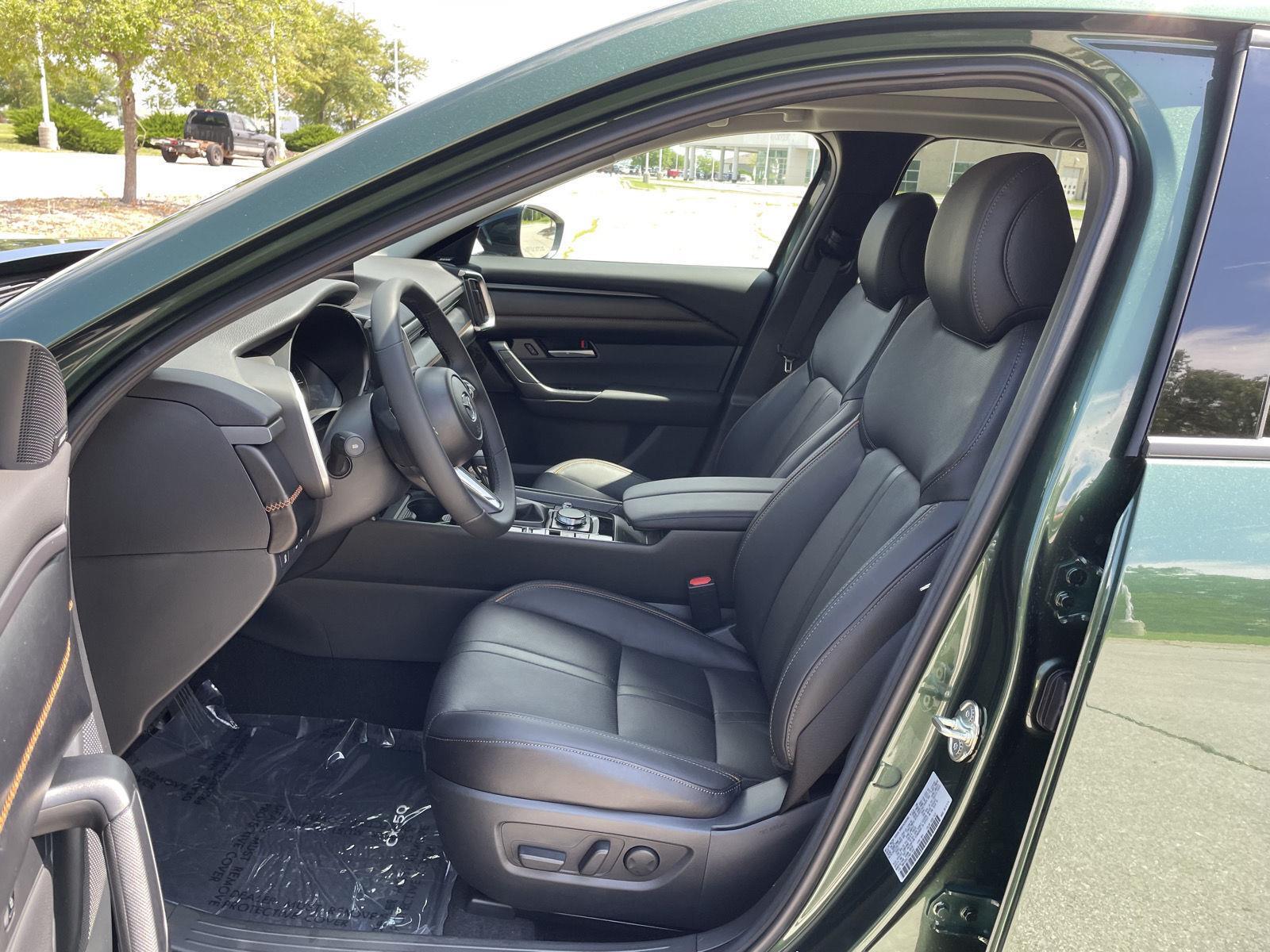 Vehicle photo 16