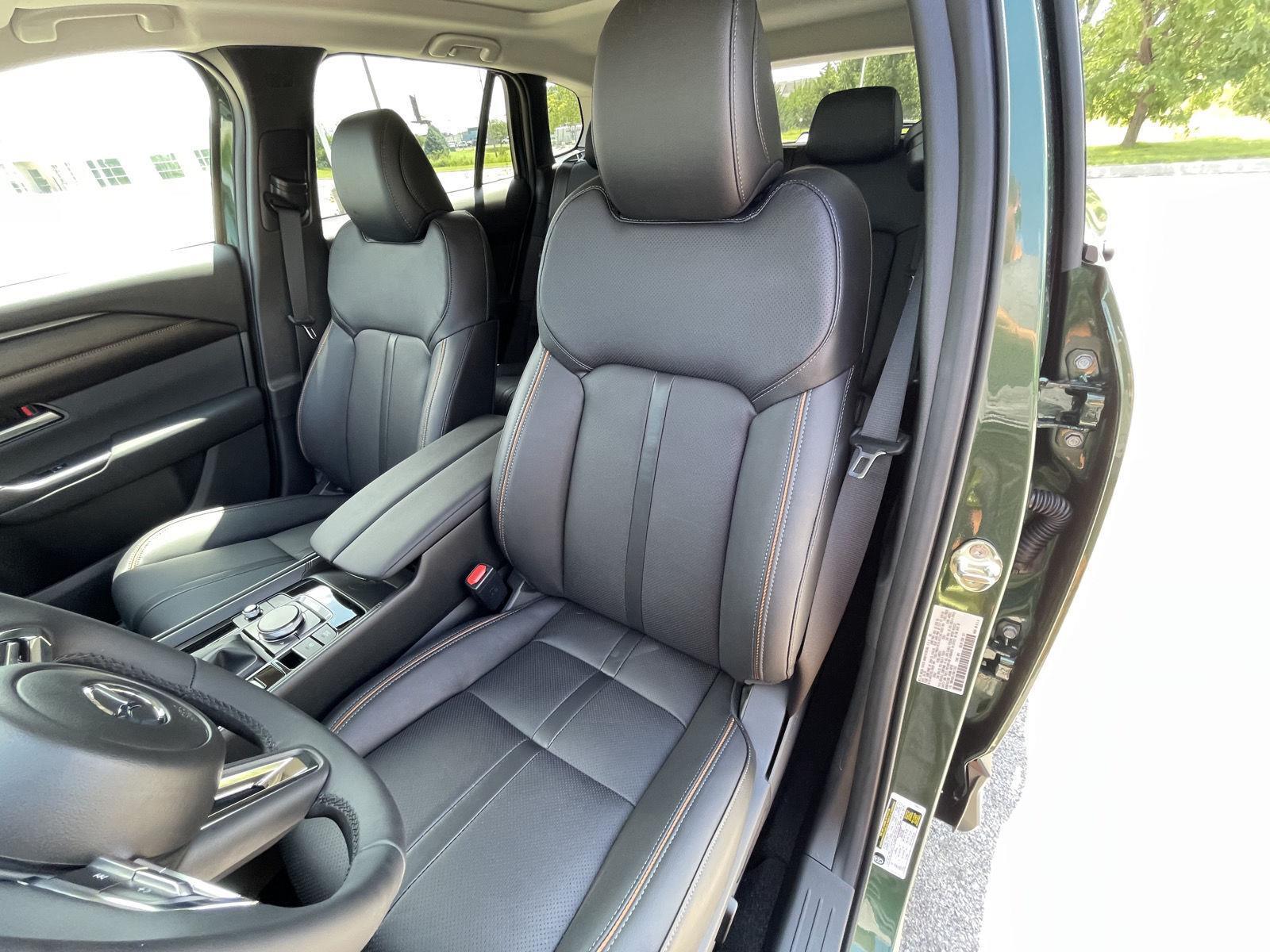 Vehicle photo 17