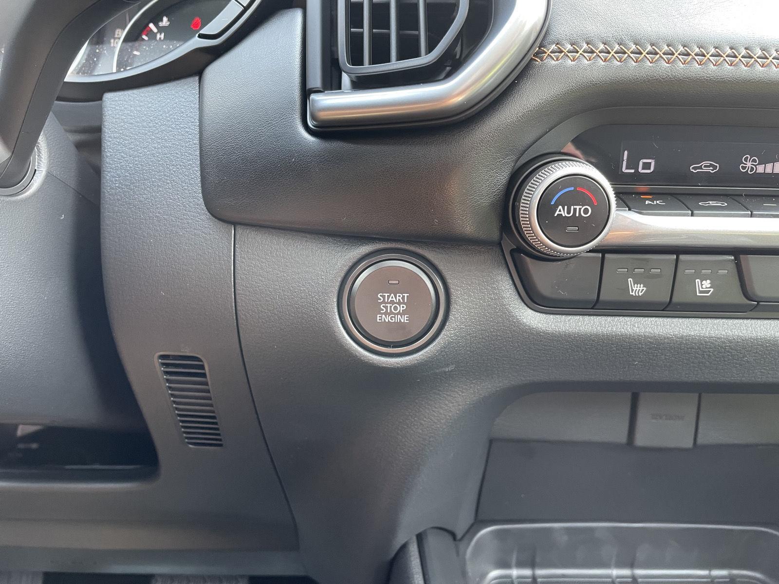 Vehicle photo 24