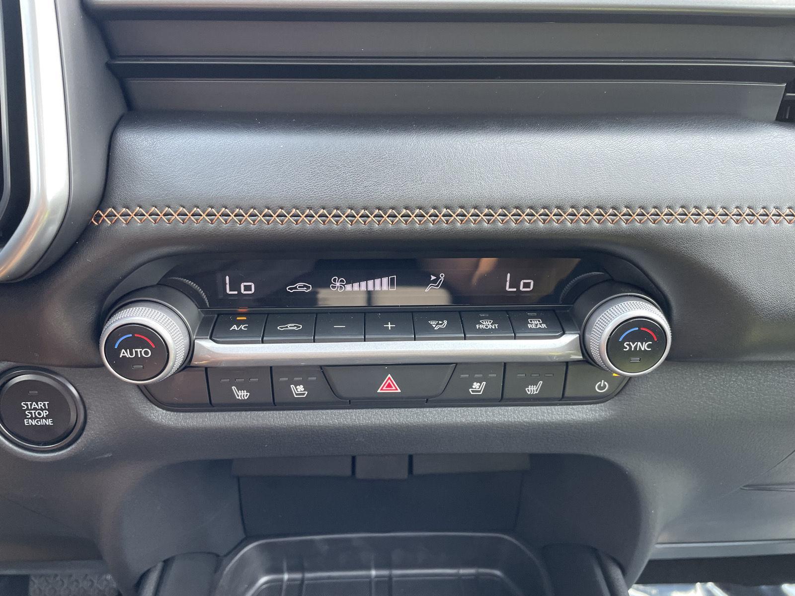 Vehicle photo 25