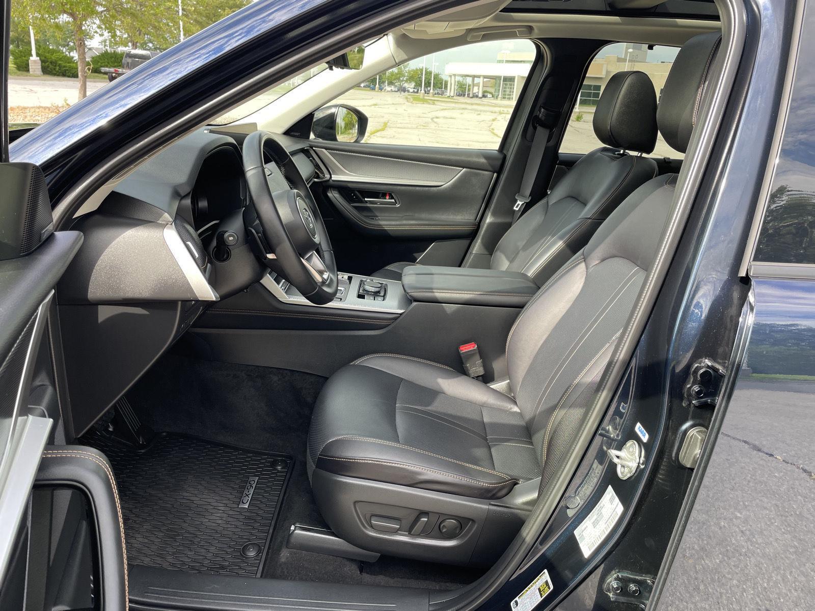Vehicle photo 17