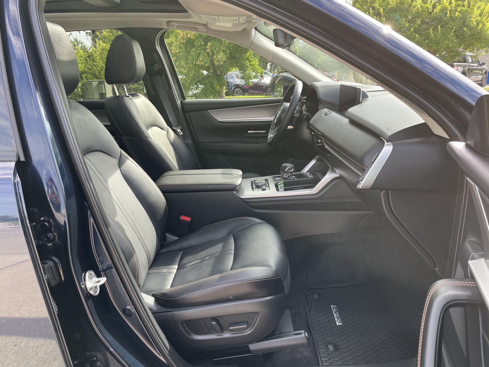 Vehicle photo 19