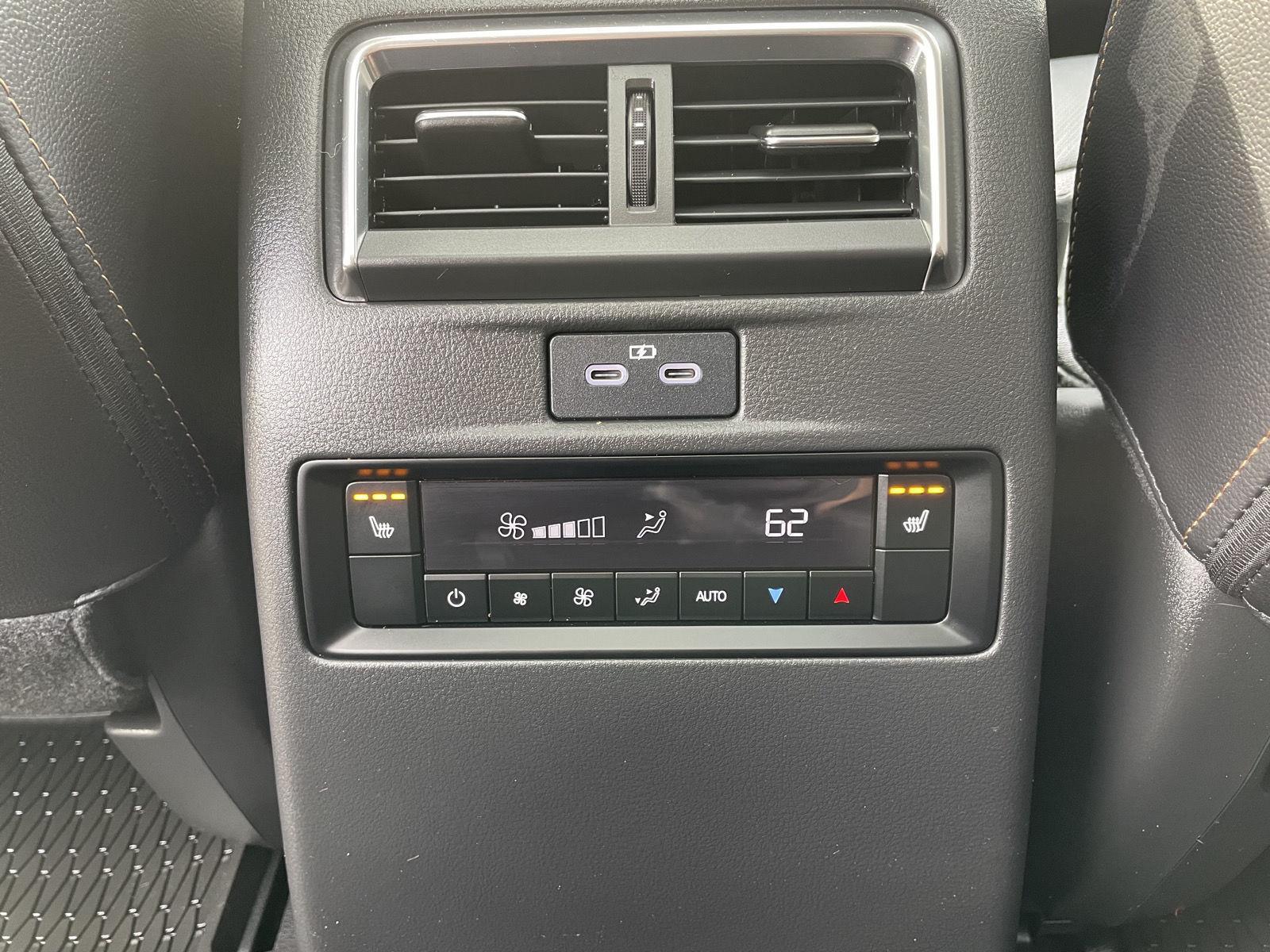 Vehicle photo 21