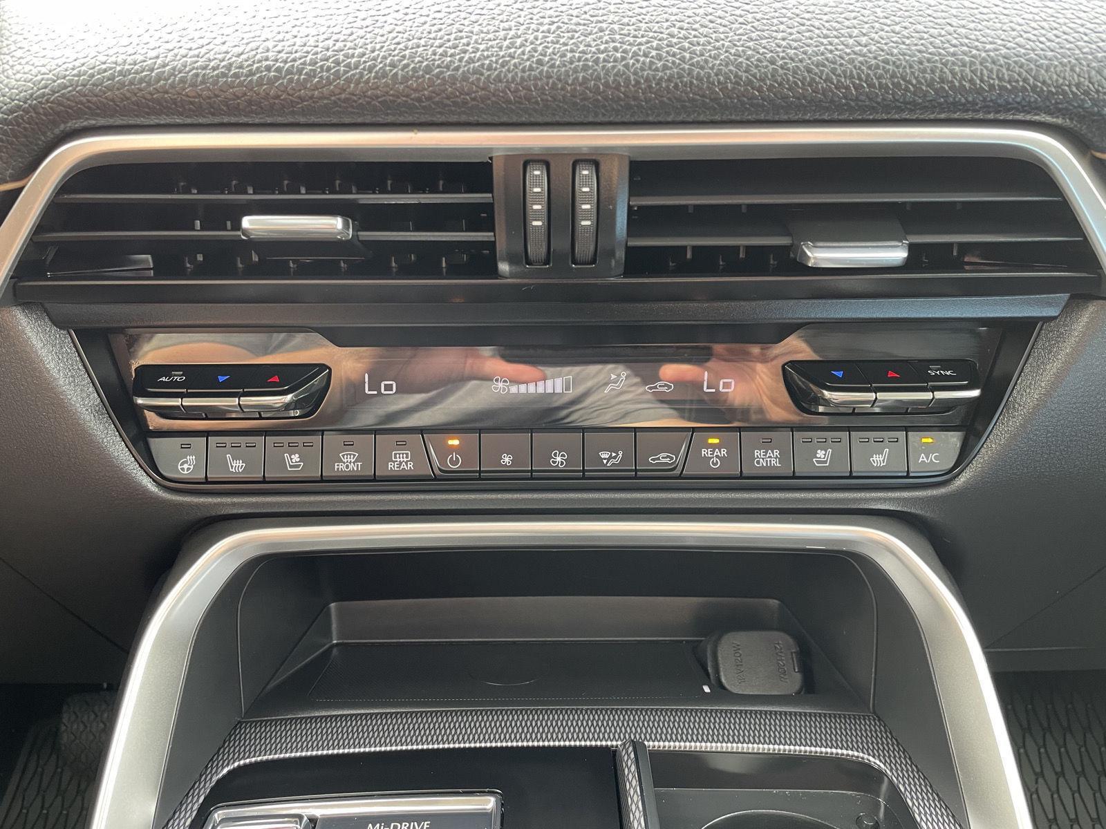 Vehicle photo 28
