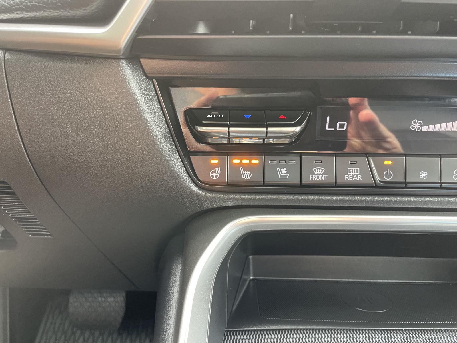 Vehicle photo 29