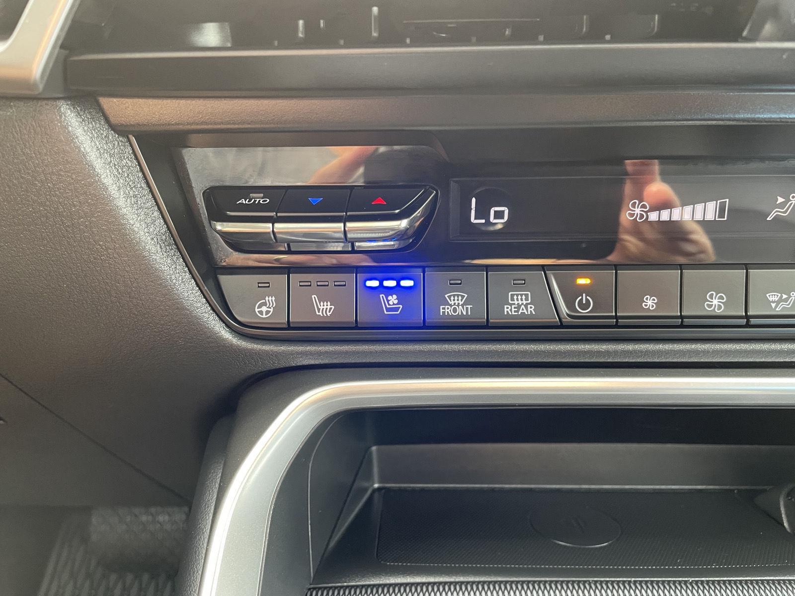 Vehicle photo 30