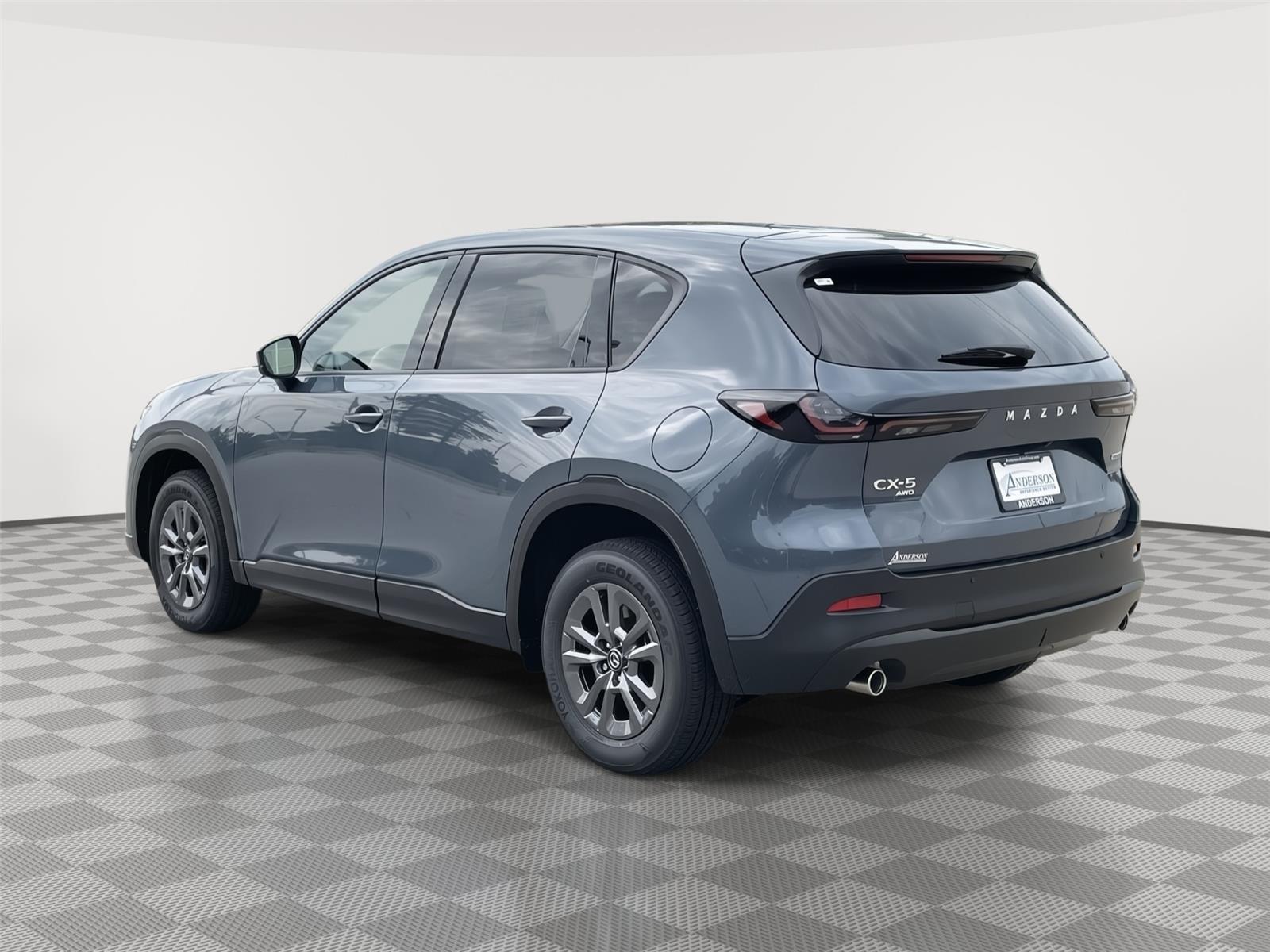 Vehicle photo 9