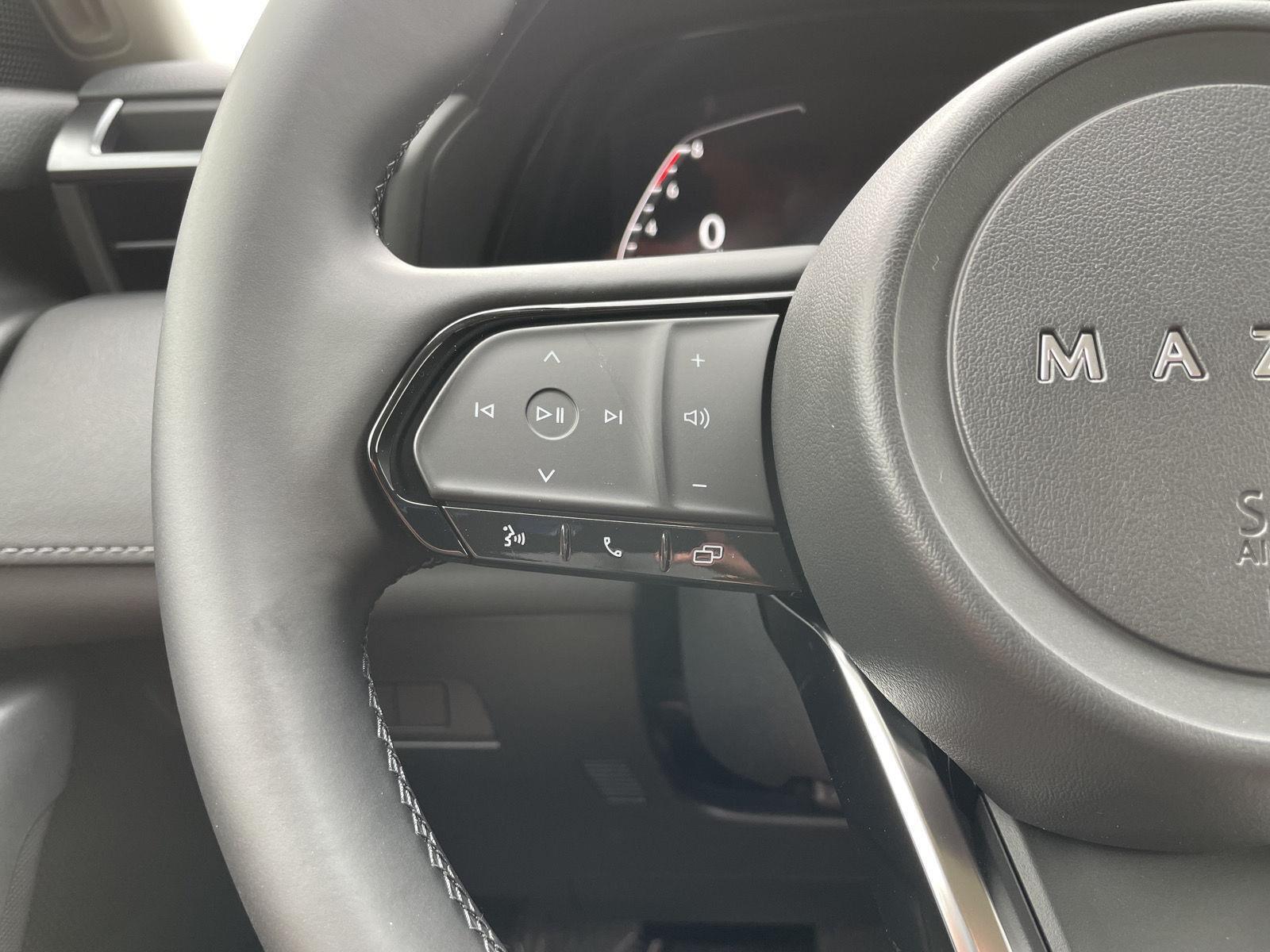 Vehicle photo 12