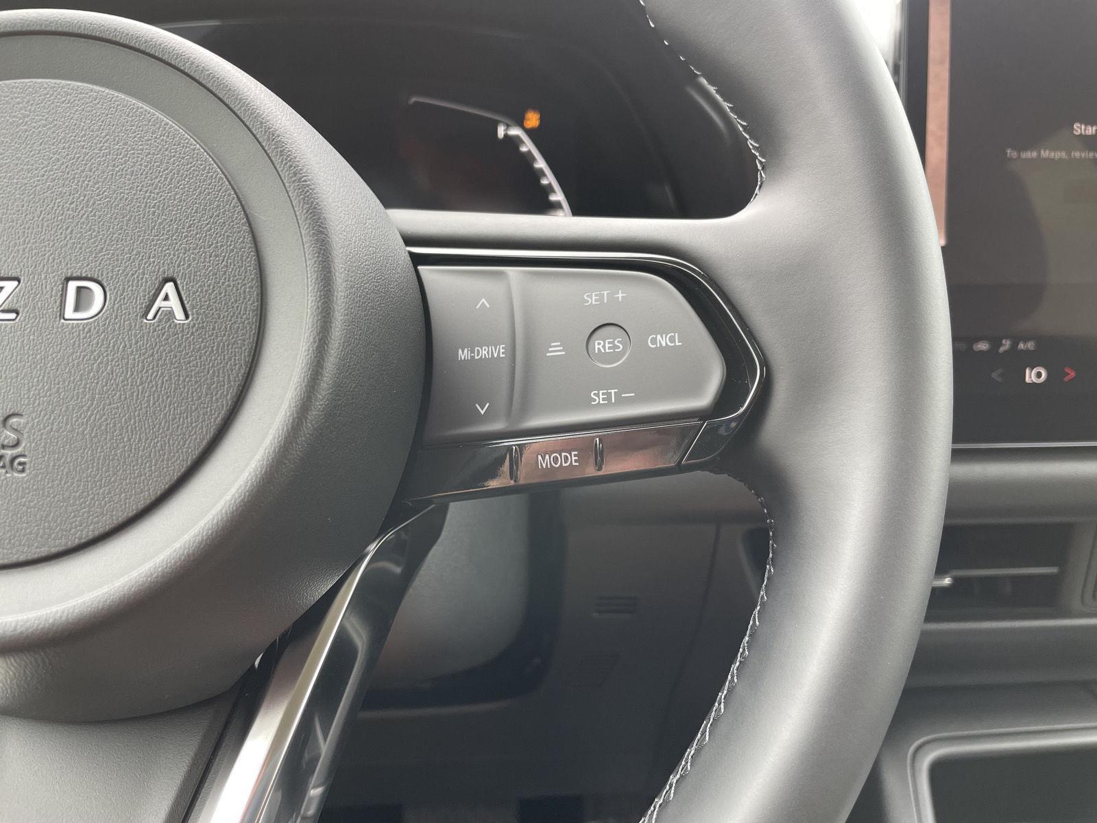 Vehicle photo 13