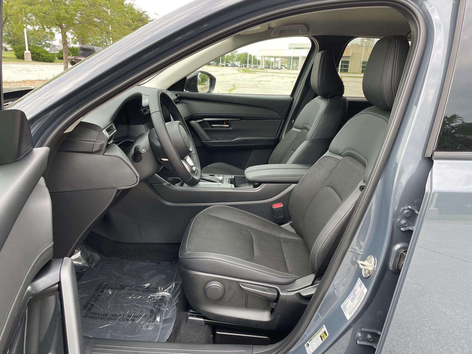 Vehicle photo 16