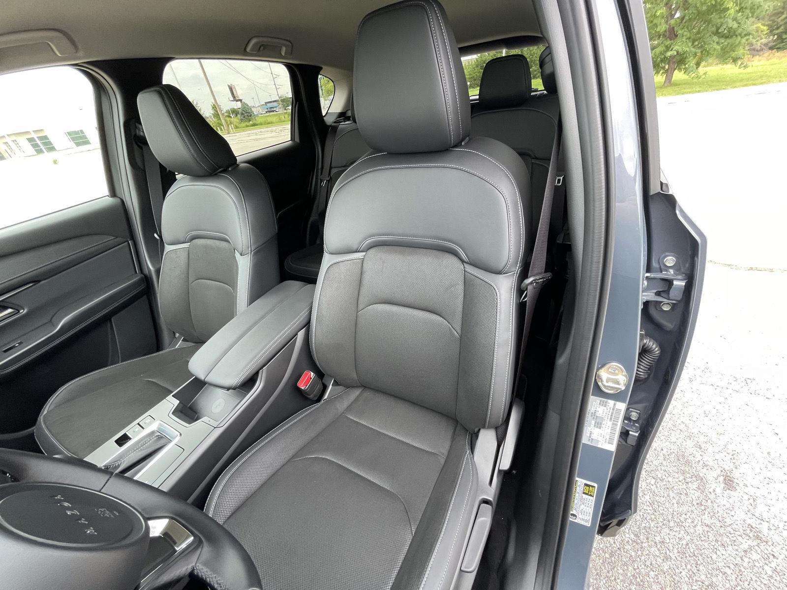 Vehicle photo 17
