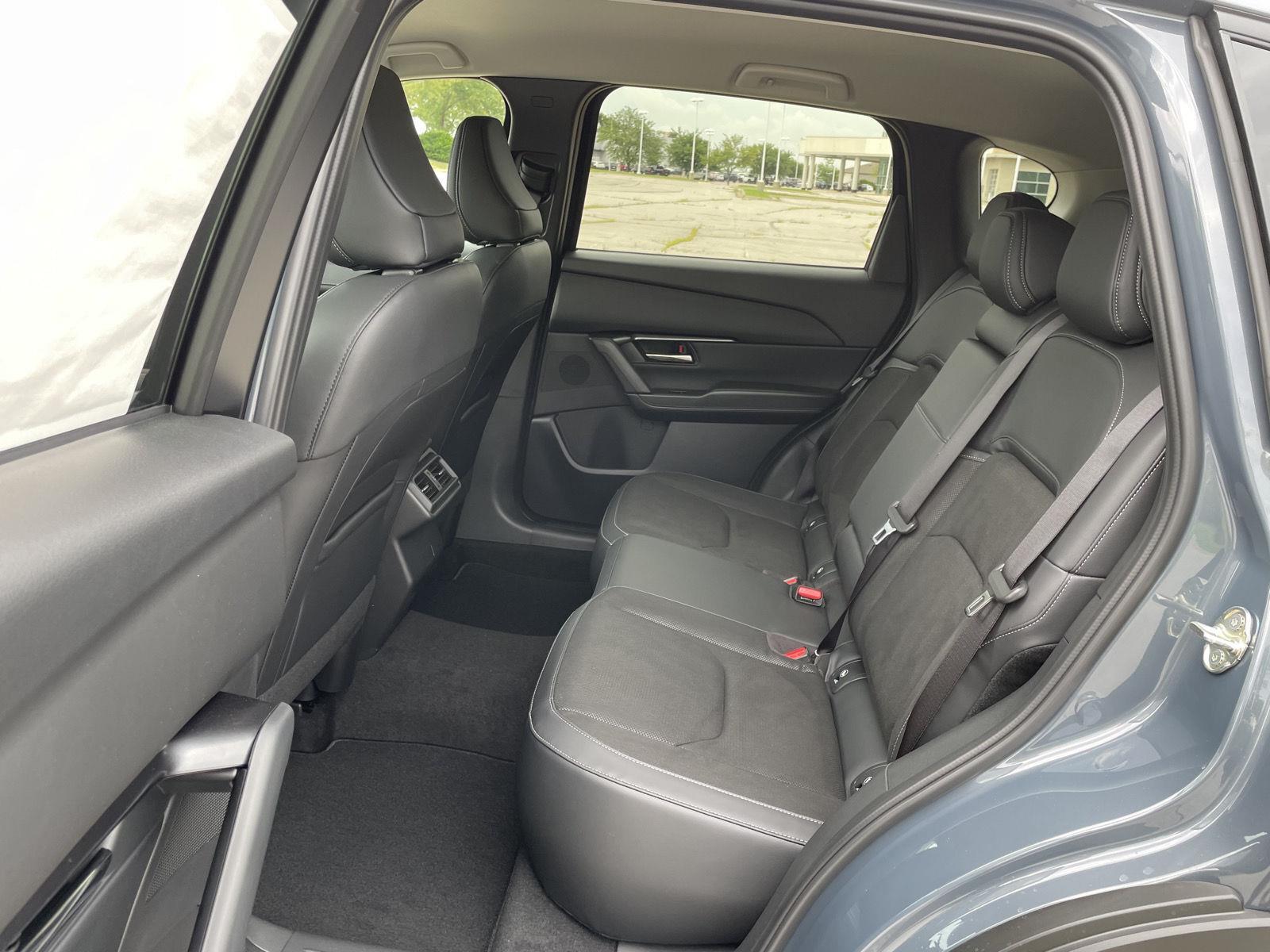 Vehicle photo 19