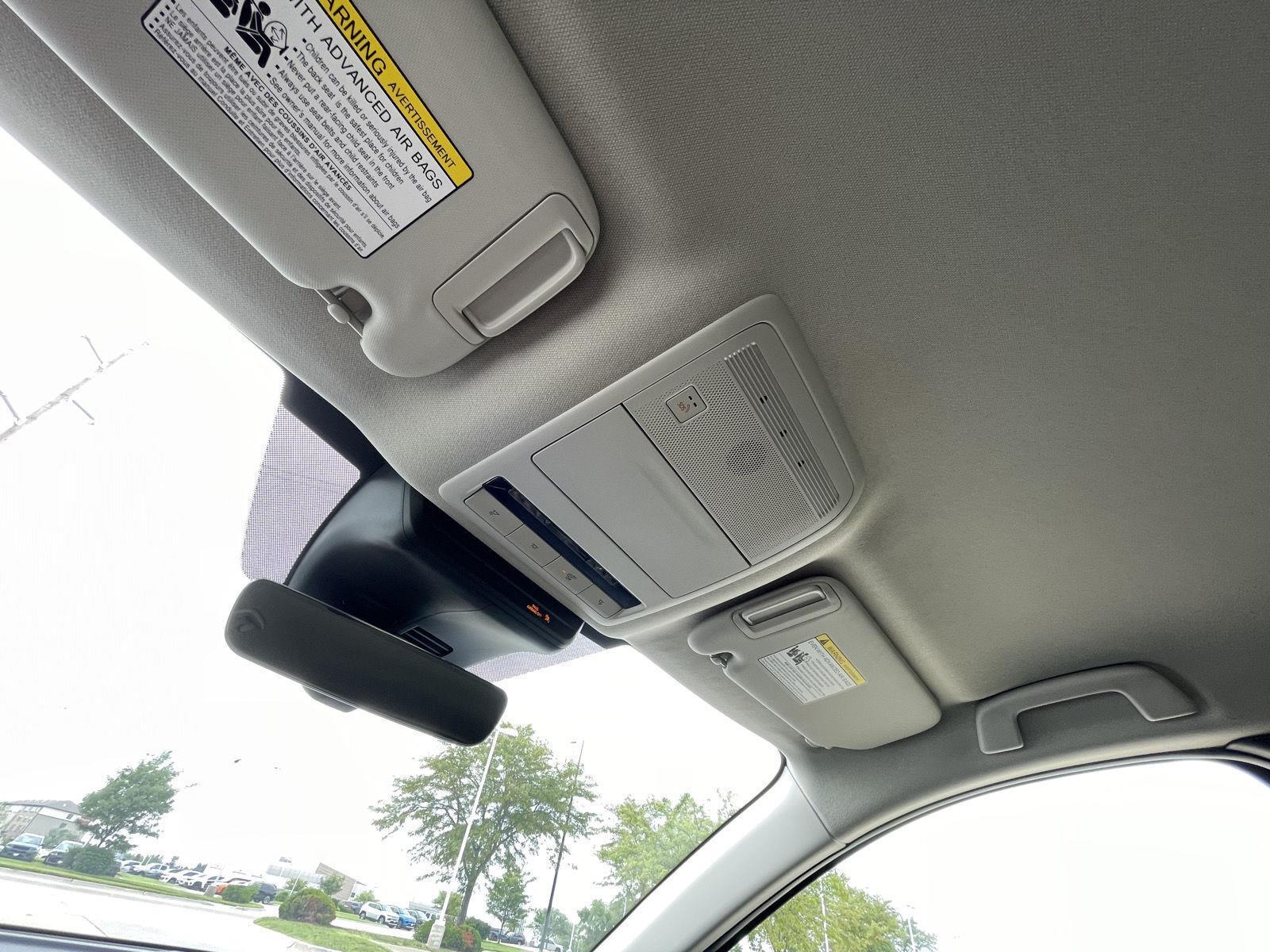 Vehicle photo 20