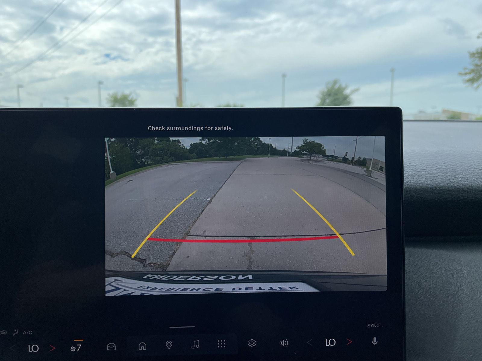 Vehicle photo 22