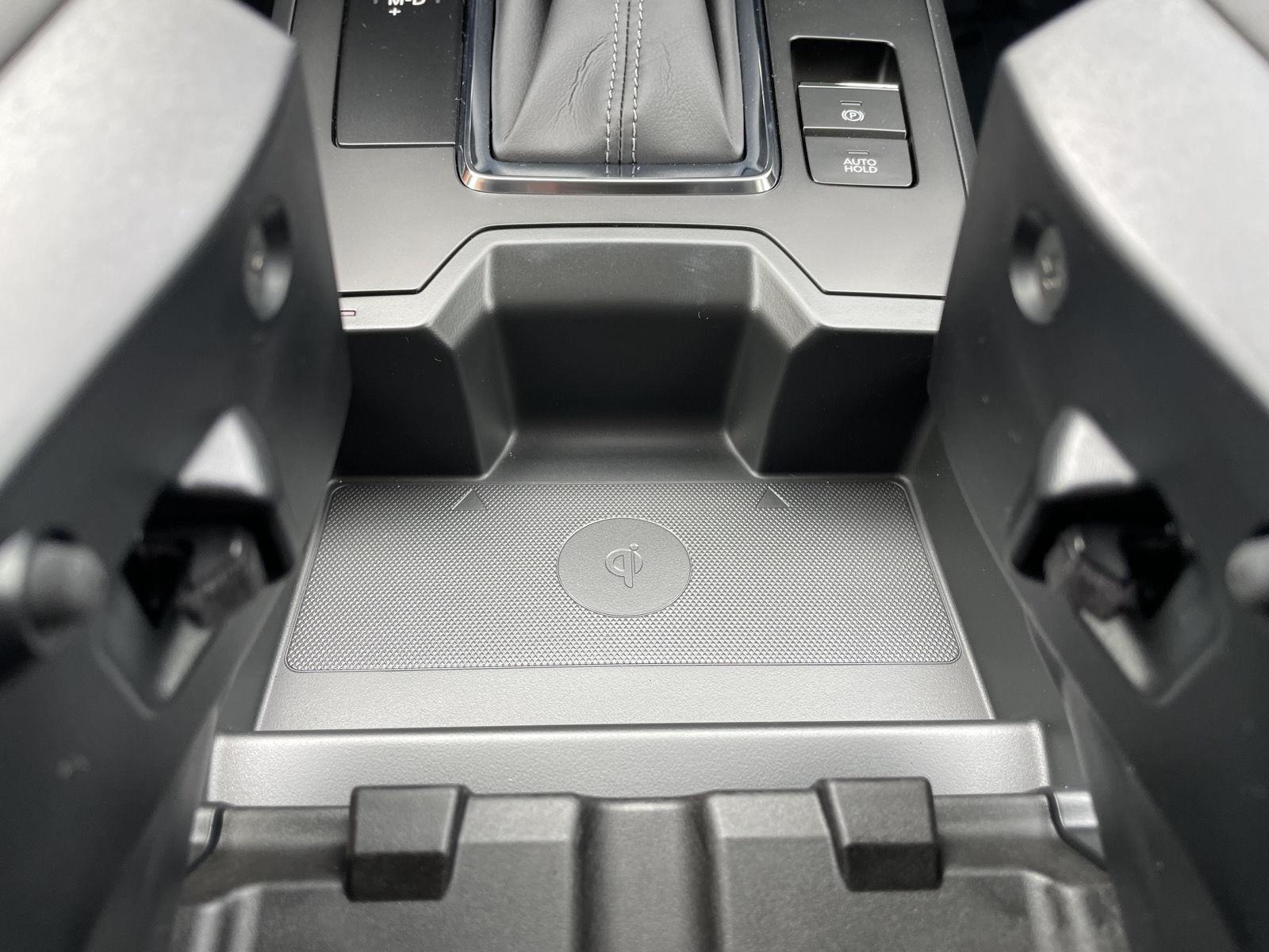 Vehicle photo 26