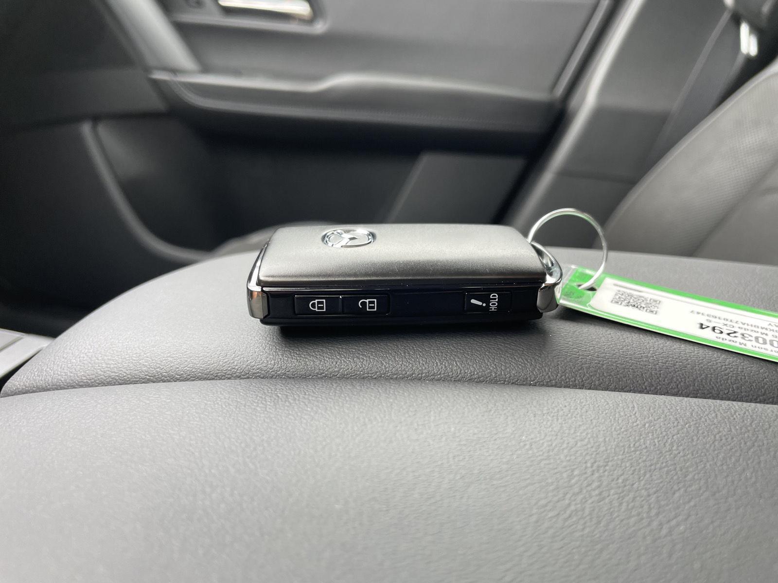 Vehicle photo 33
