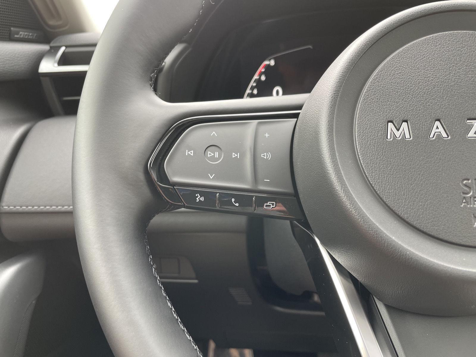 Vehicle photo 12