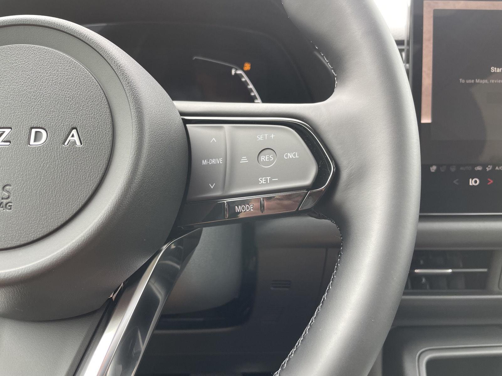 Vehicle photo 13