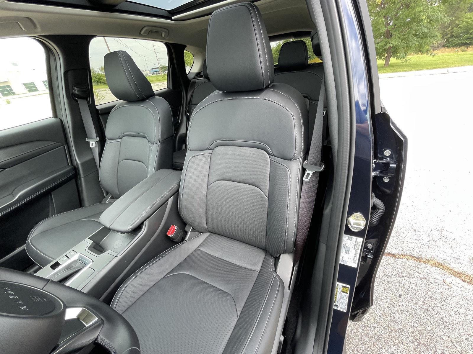 Vehicle photo 17