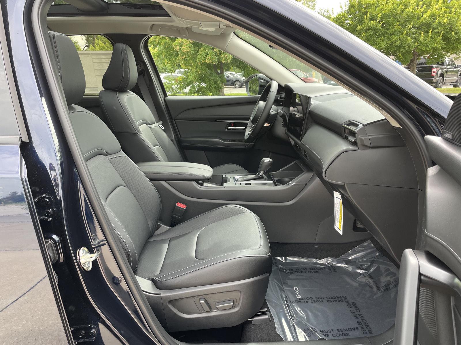 Vehicle photo 18