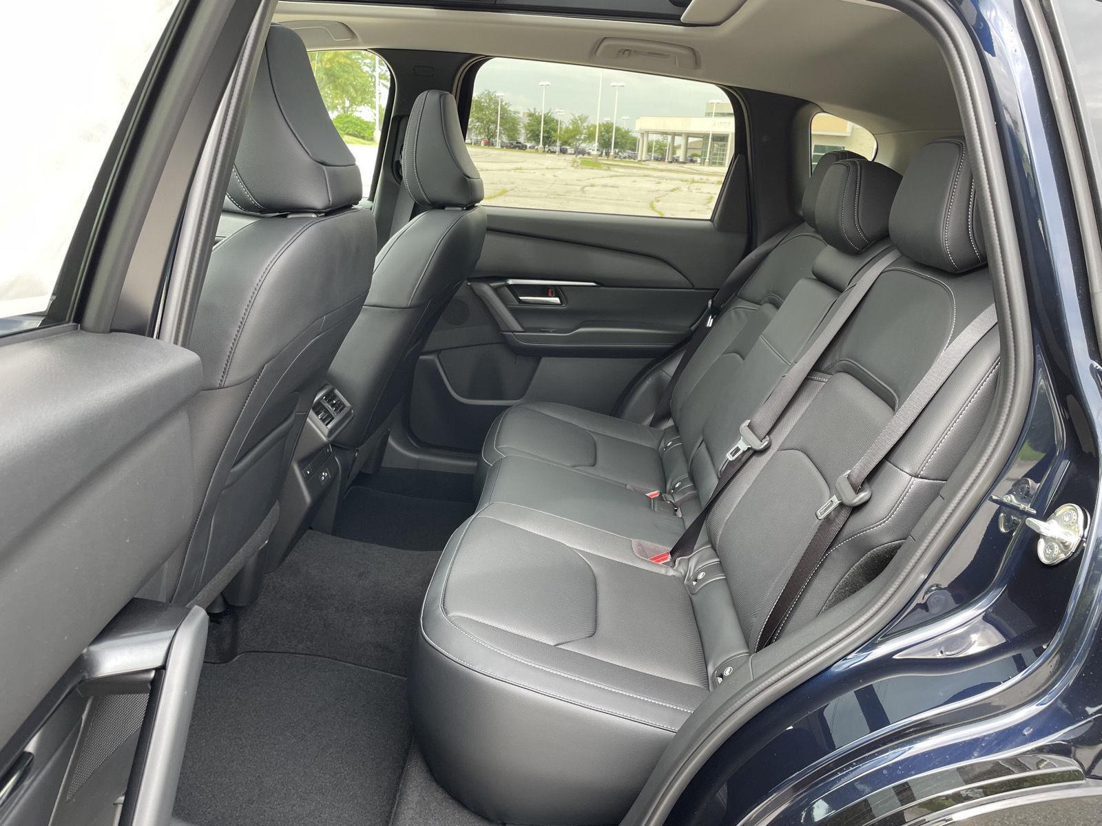 Vehicle photo 19