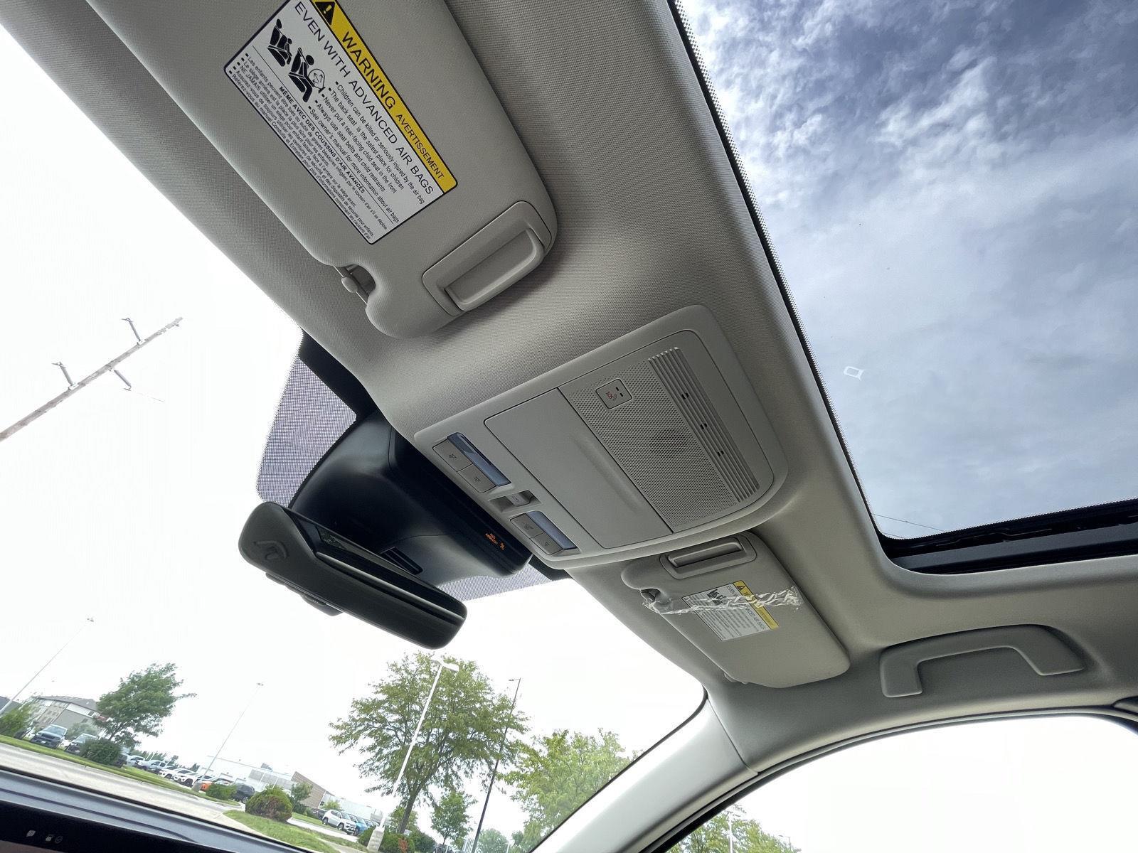 Vehicle photo 21