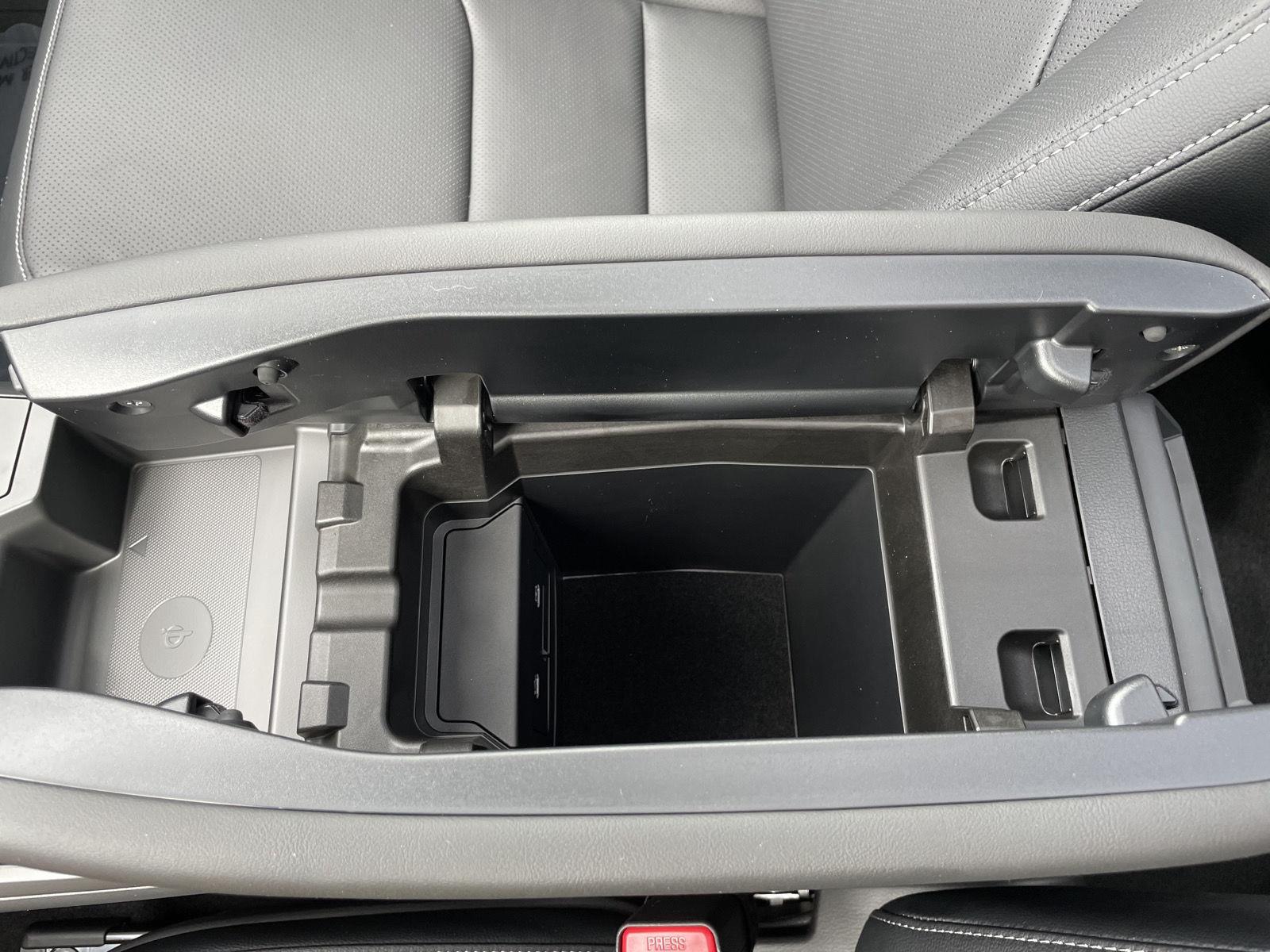 Vehicle photo 30