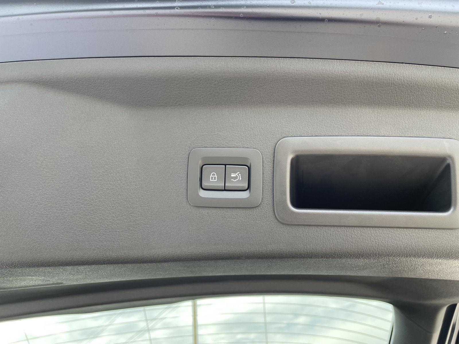 Vehicle photo 35