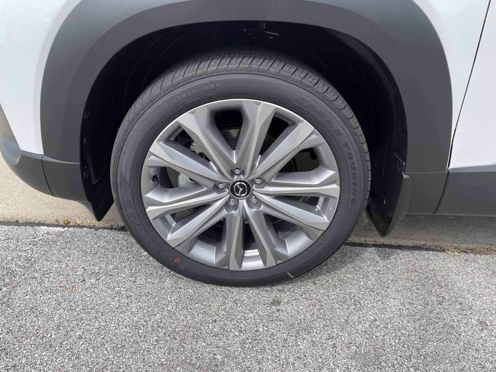 Vehicle photo 10