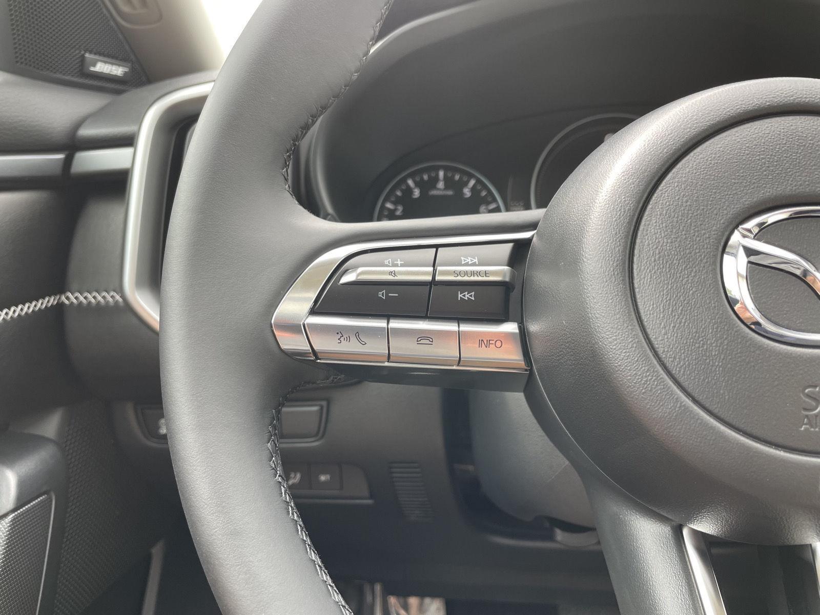 Vehicle photo 12