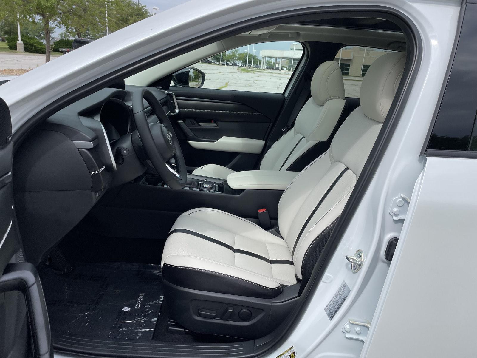 Vehicle photo 16