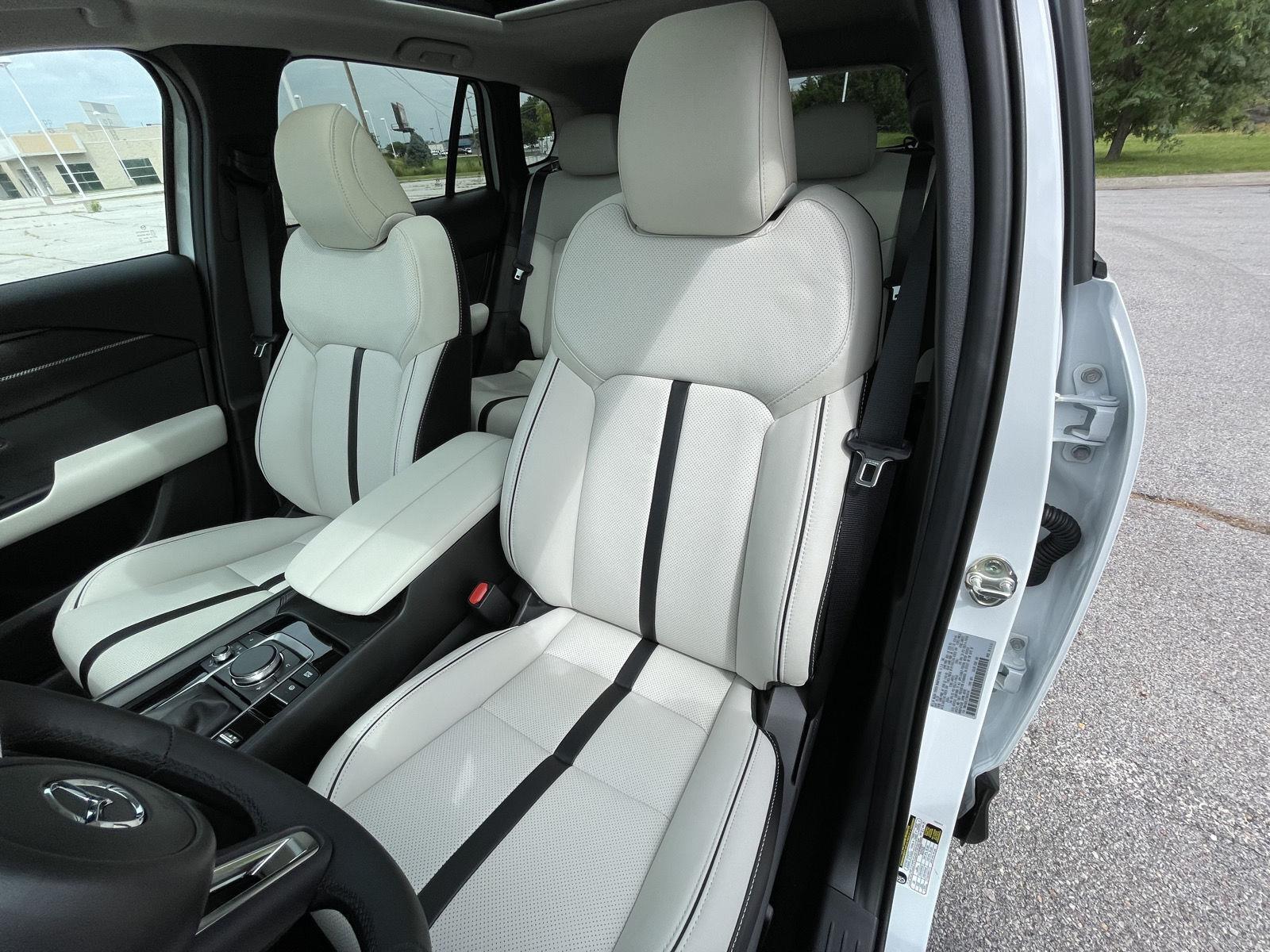 Vehicle photo 17