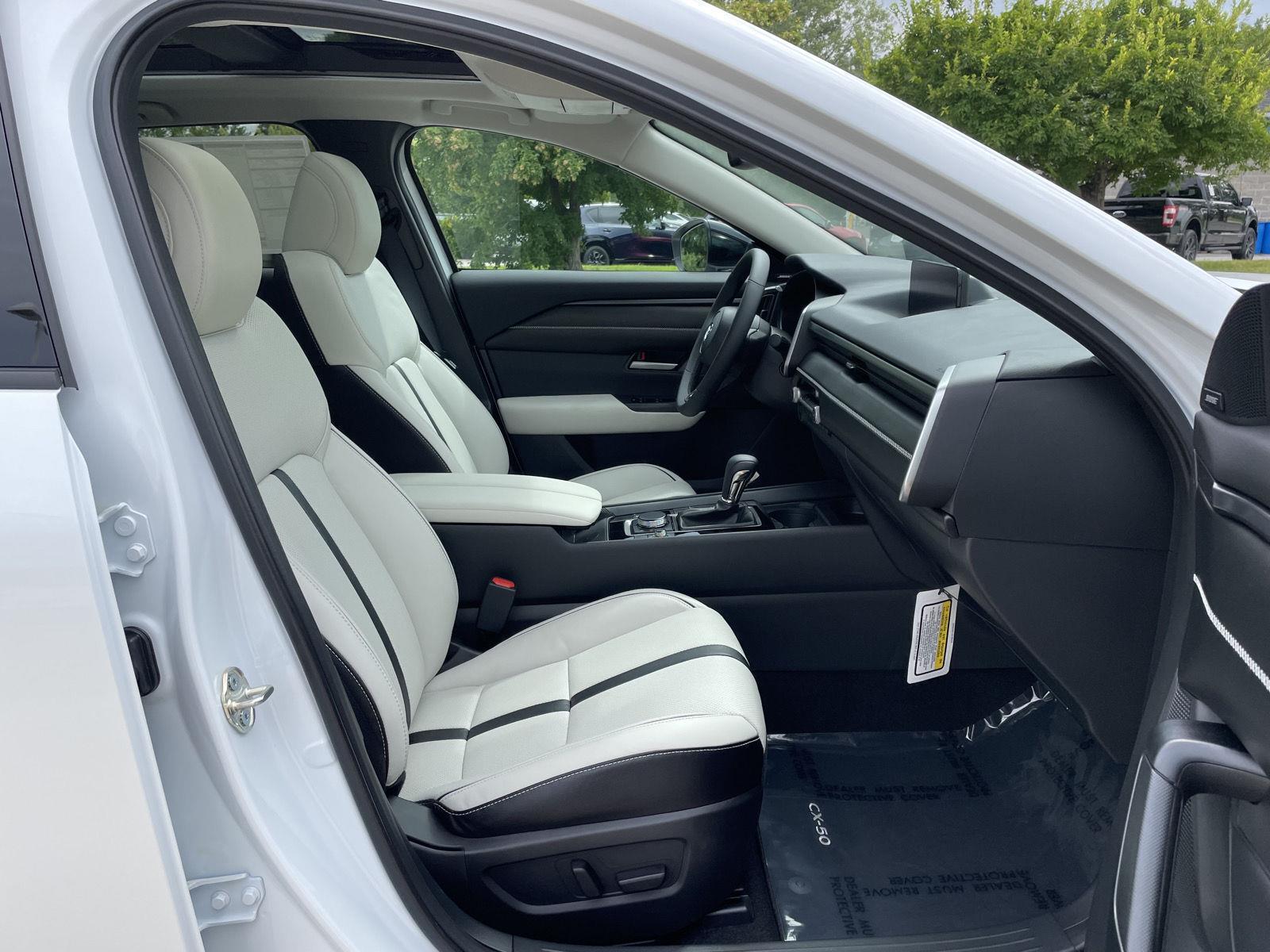 Vehicle photo 18
