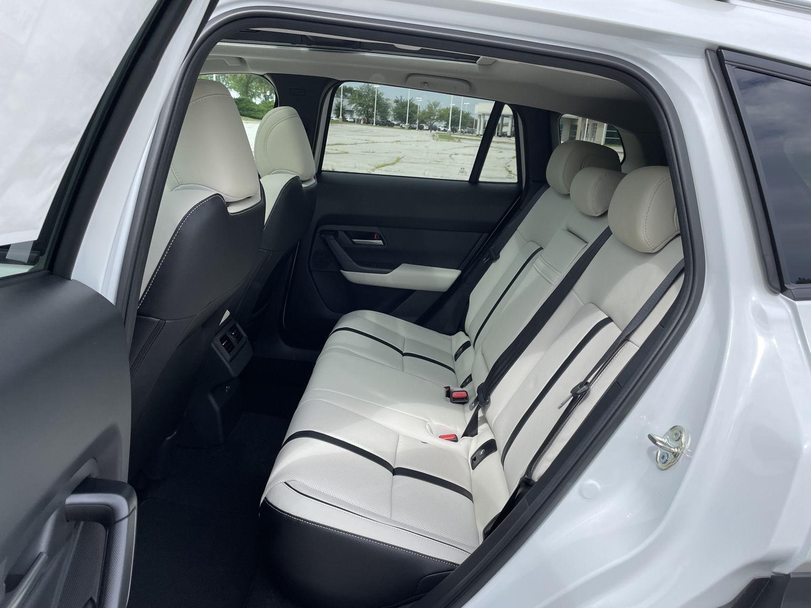 Vehicle photo 19