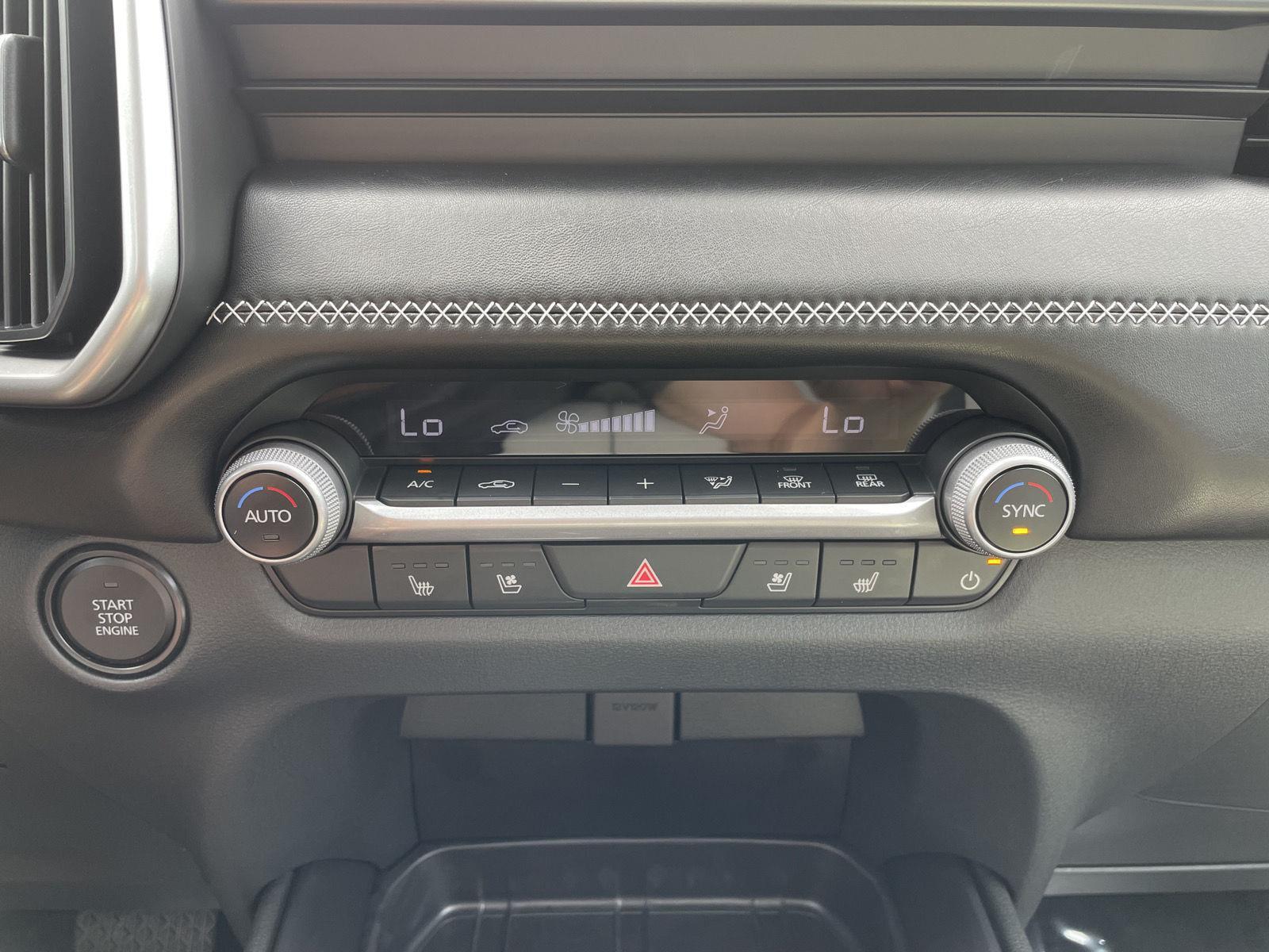 Vehicle photo 25