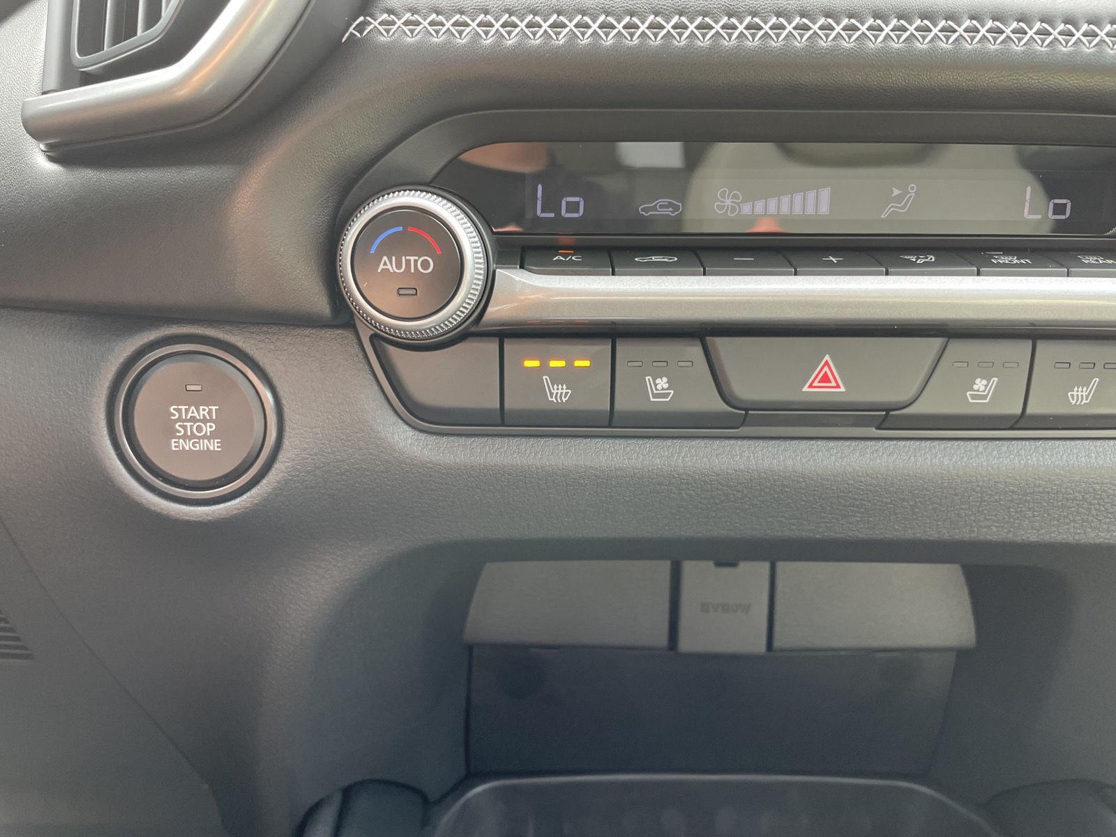 Vehicle photo 26