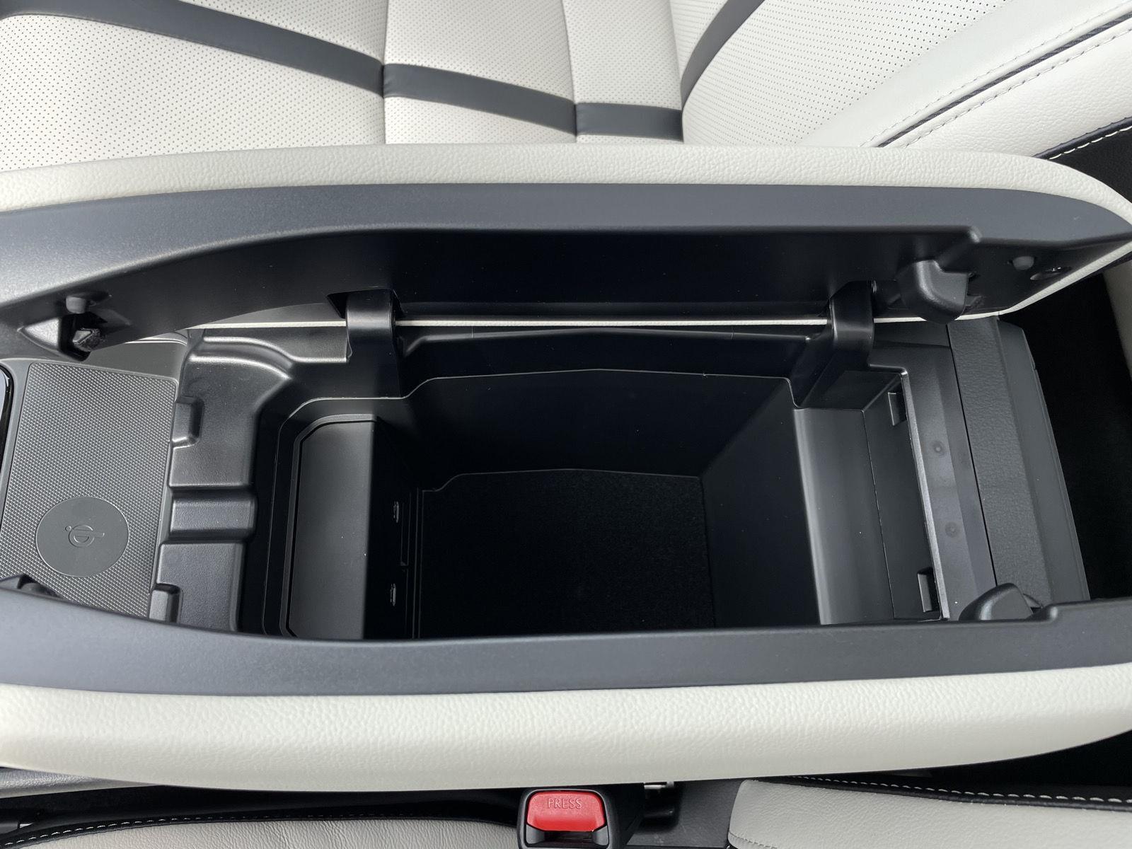 Vehicle photo 31