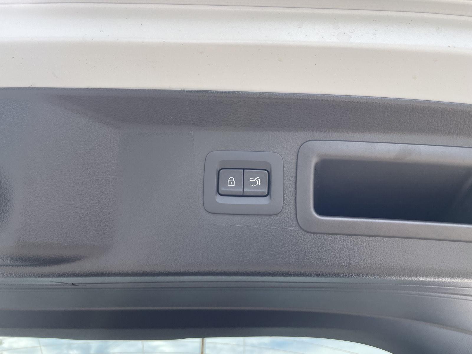 Vehicle photo 36